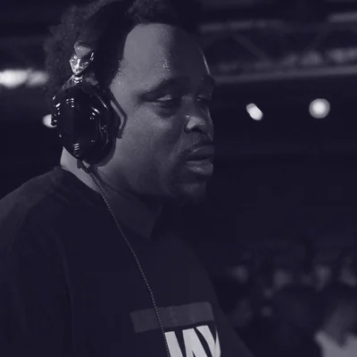 Portrait de DJ Spinna