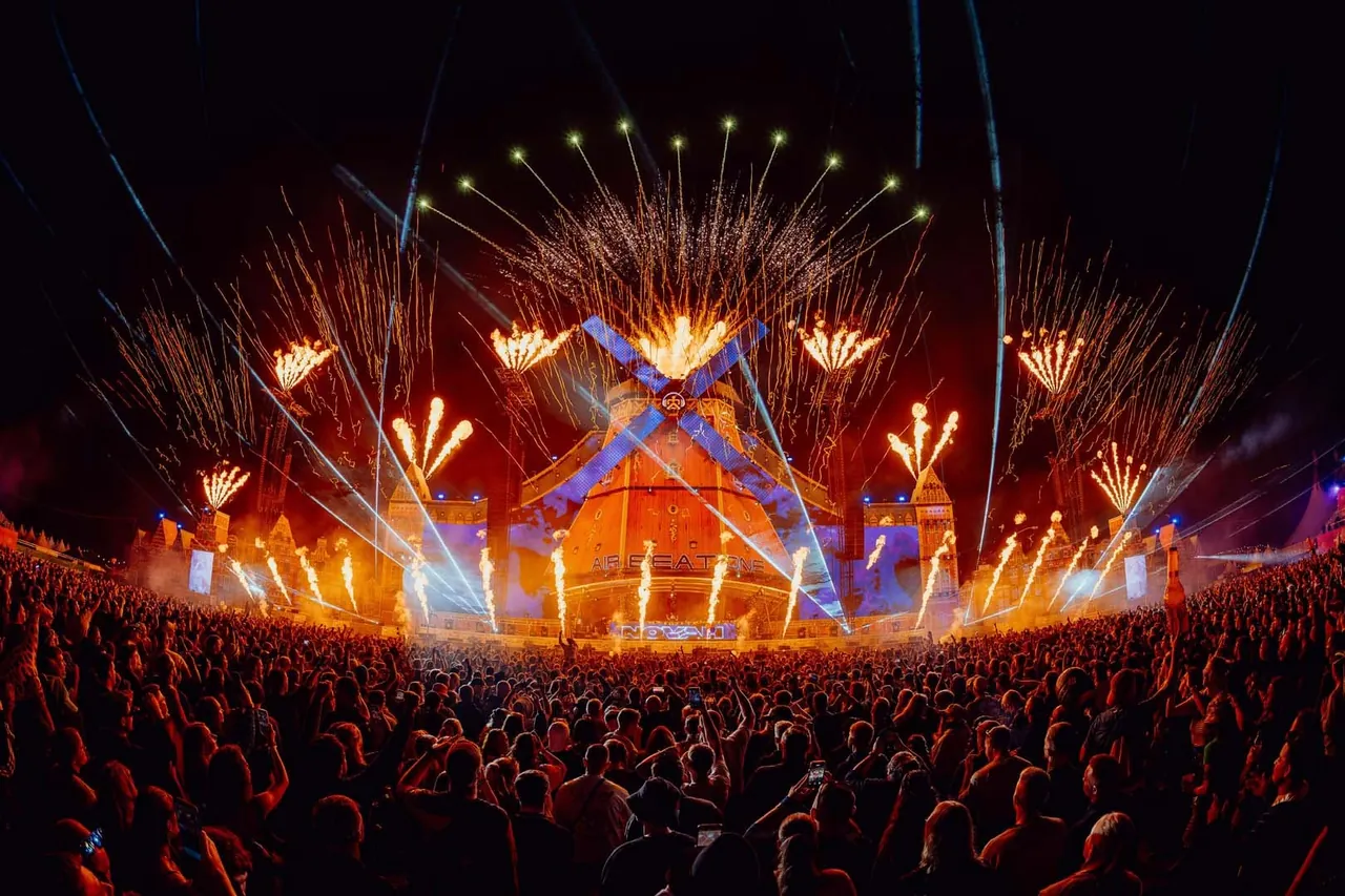 Fireworks over the windmill Mainstage of the Netherlands edition in 2026.