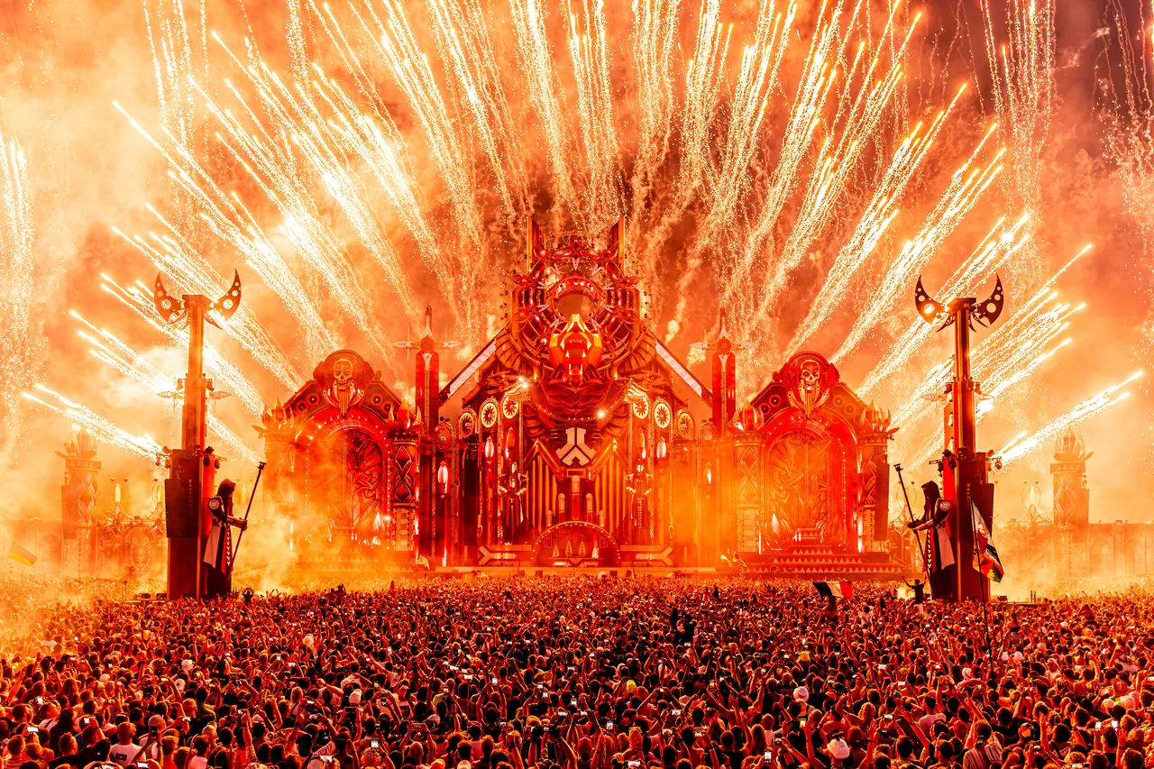 Le Closing Ritual du dimanche 29 juin 2025 : la RED embrasée de feux d'artifice pour clore l'édition.