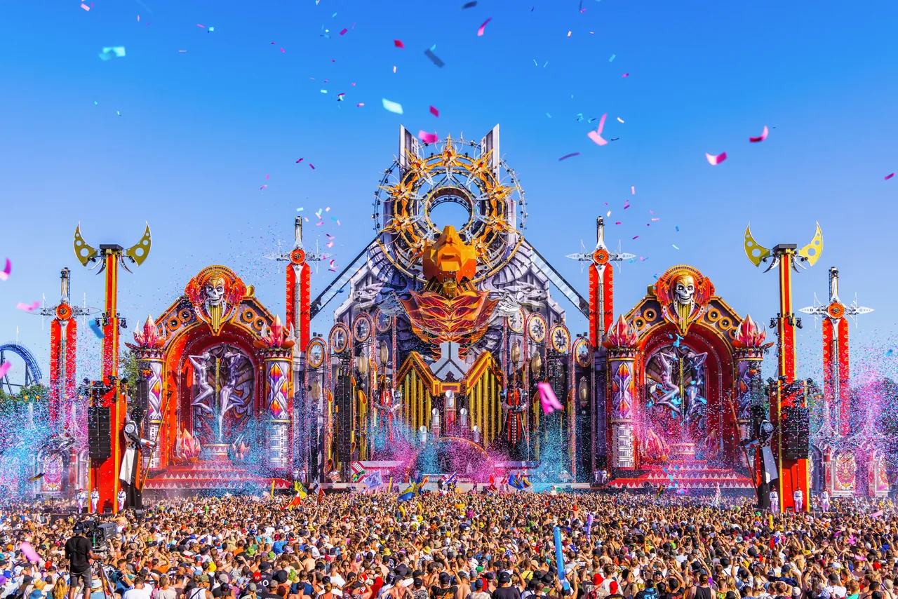 Pluie de confettis sur la RED le dimanche 29 juin 2025, dernier jour de l'édition « Where Legends Rise ».
