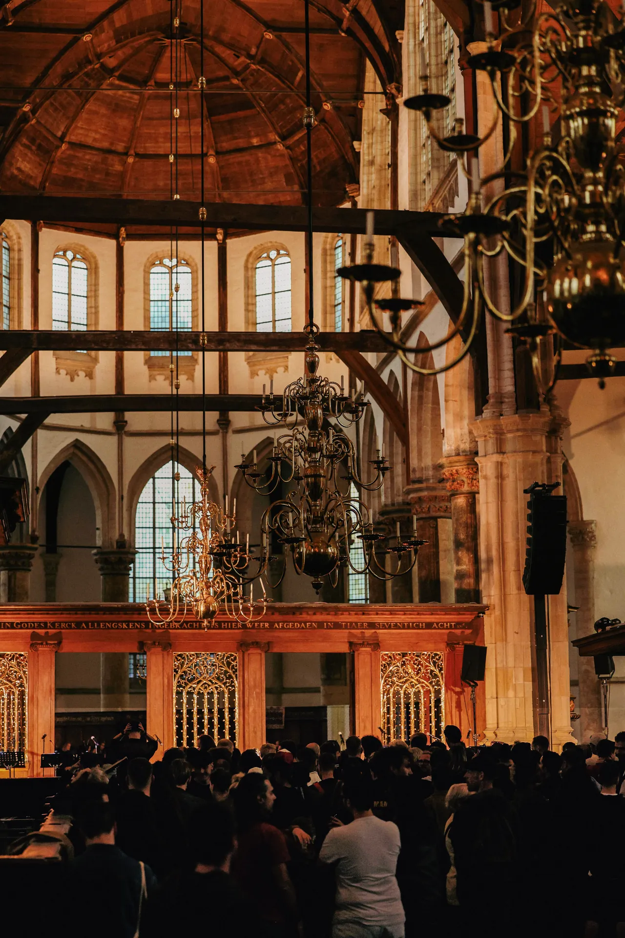 Le concert d'ouverture de Moritz von Oswald dans la nef de l'Oude Kerk, le mercredi 30 juillet 2025.