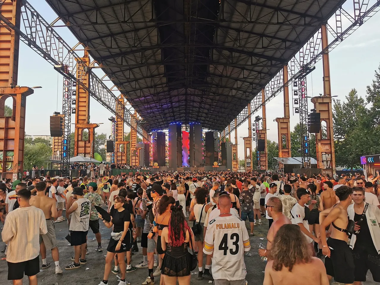 The Futur Stage, the main stage, under the great steel roof of the former Vitali hall, on 4 July 2025.