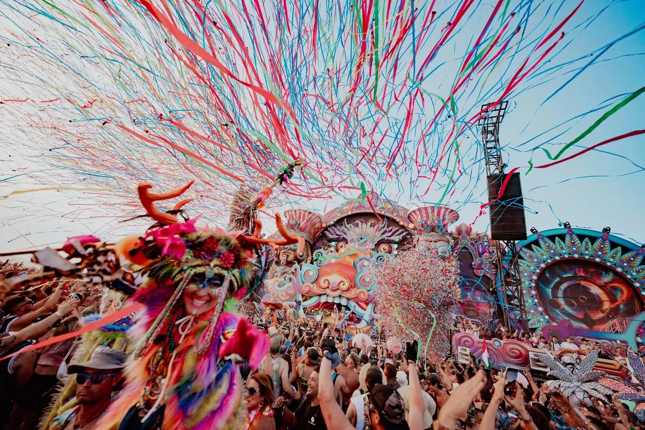 The elrow stage under a shower of streamers, with its costumed characters.