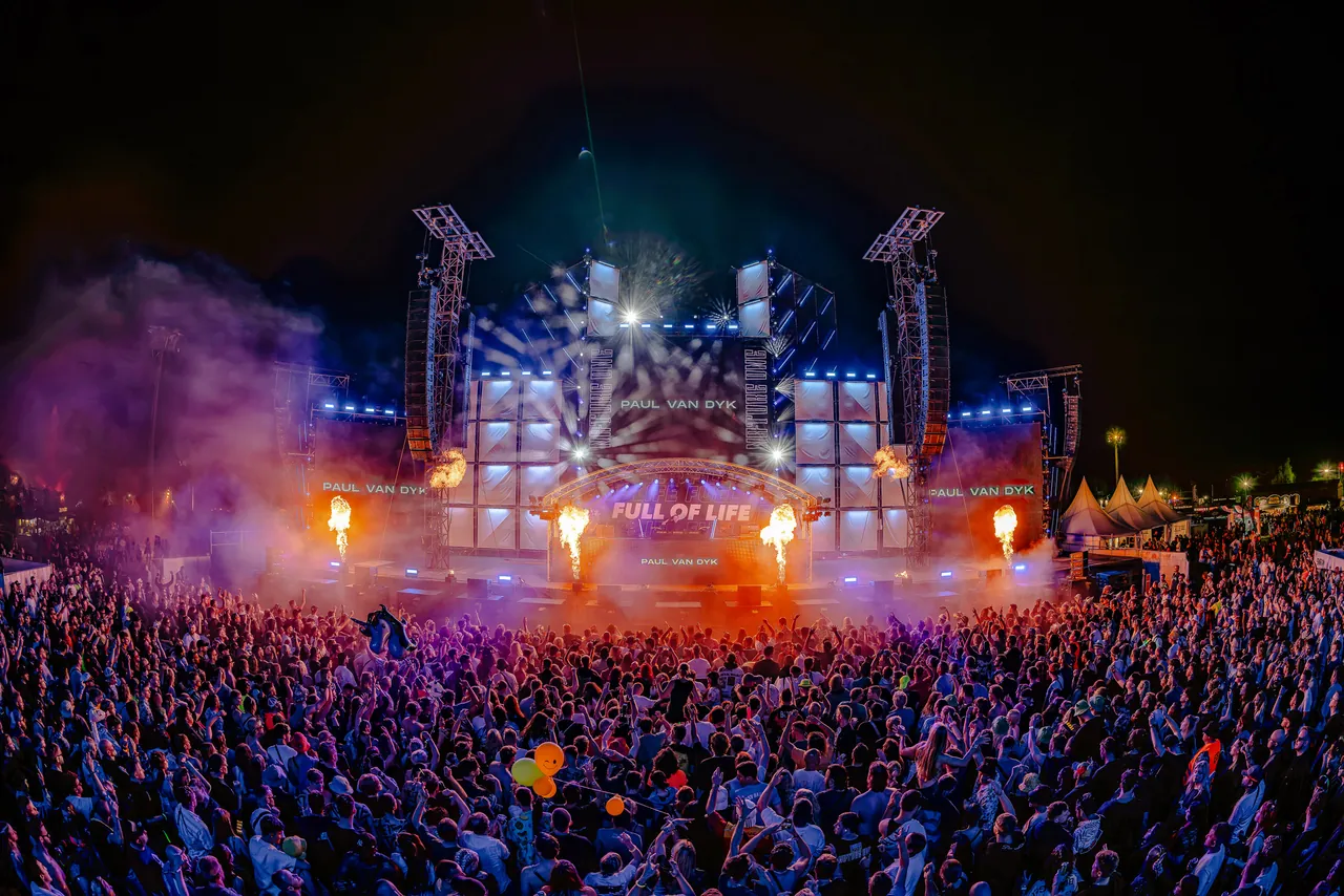 L'OpenAirFloor le 3 août 2024 pendant le set de Paul van Dyk, sous le motto « full of life ».