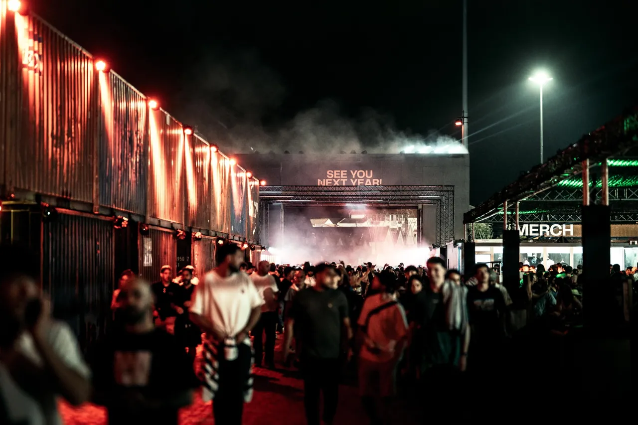 The container-lined alley leading to the Anti Stage, night of 6 to 7 August 2026.