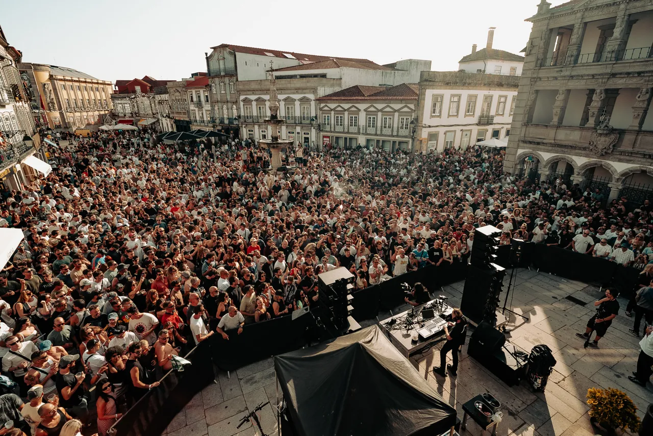 Richie Hawtin's free set on Praça da República in central Viana do Castelo, on the evening of Friday 7 August 2026.