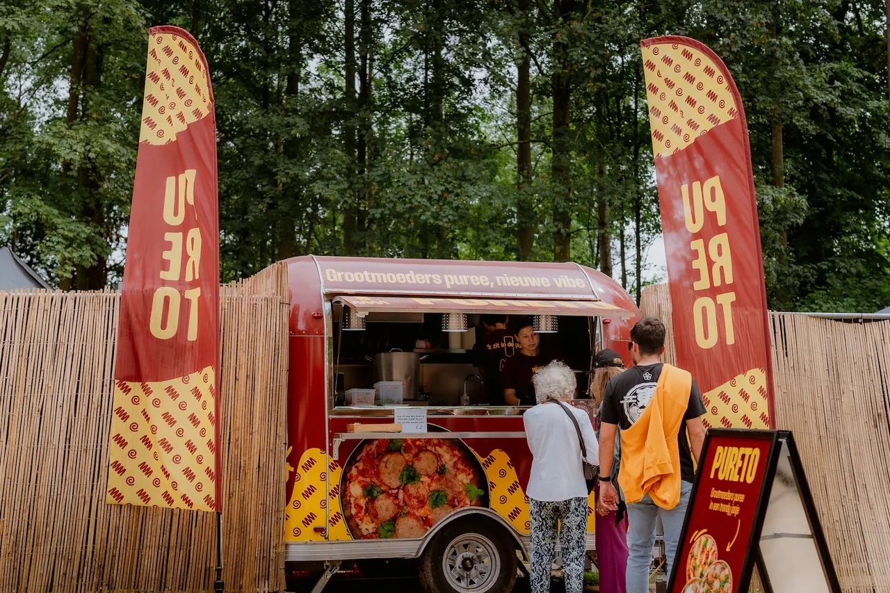 Le food truck Pureto au food court, entièrement végétal, en 2024.
