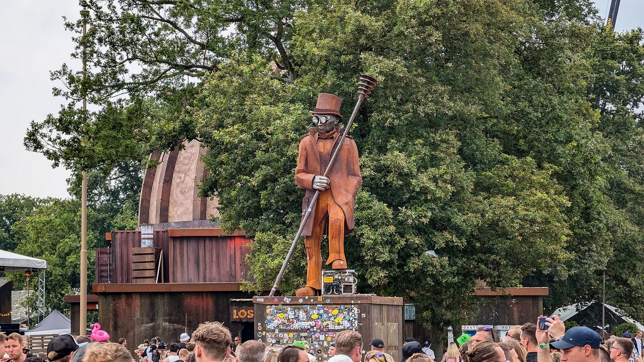 The 7 m statue of Bill Parooka, the city's fictional founder, on 21 July 2024.
