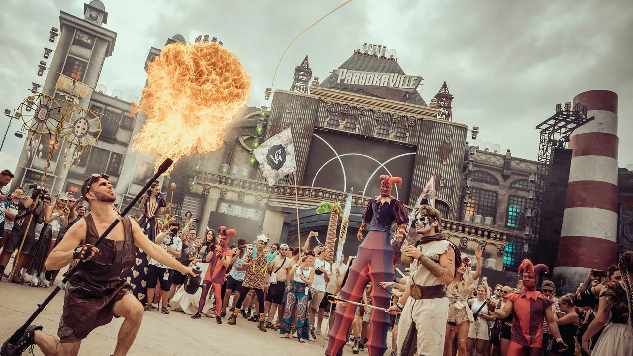 Fire breather, stilt walkers and jesters in front of the former Bill's Factory facade (year not given by the source, before the 2025 rebuild).