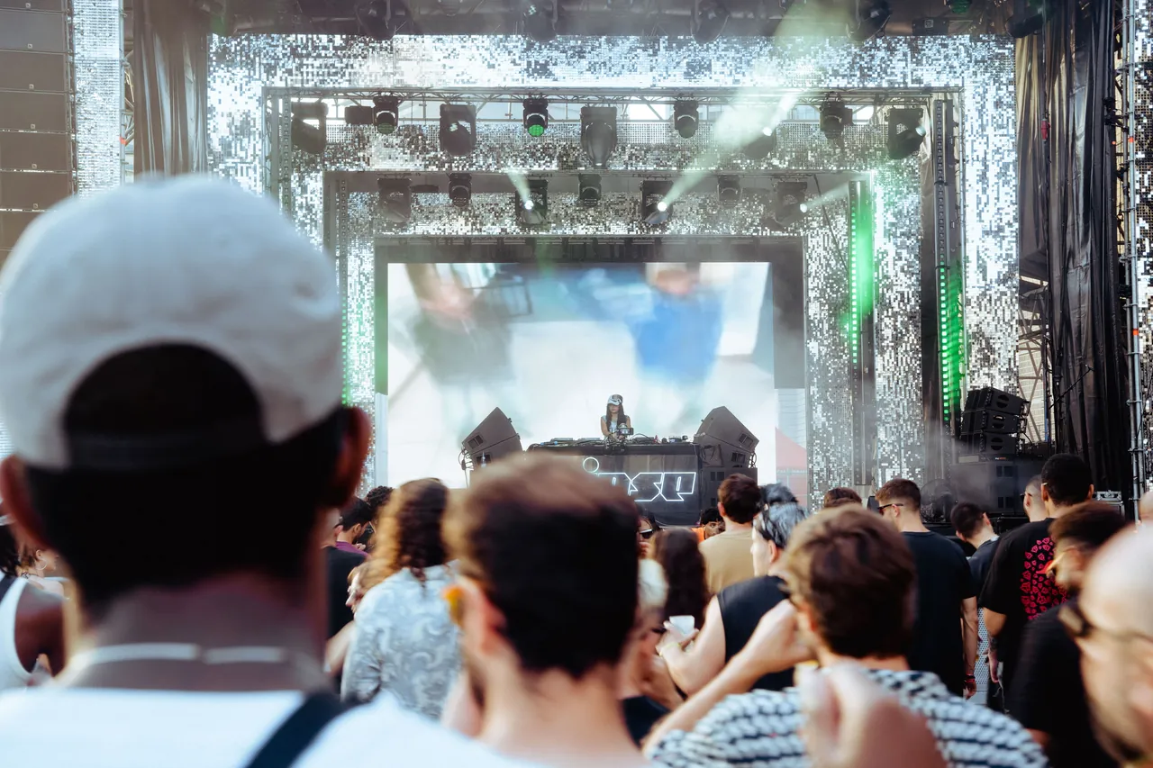 Le SonarLab x Rinse en fin de journée pendant le set d'Olivia Babe, vendredi 19 juin 2026.