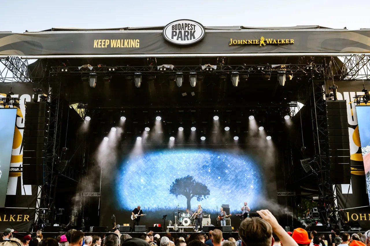 La Budapest Park Stage, nouvelle scène consacrée aux artistes hongrois, en fin d'après-midi le 15 août 2026.