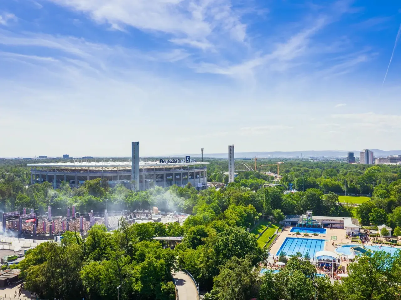 Aerial view of the site: the stadium, the stages among the trees and, on the right, the Stadionbad pools where the Pool Area is held.